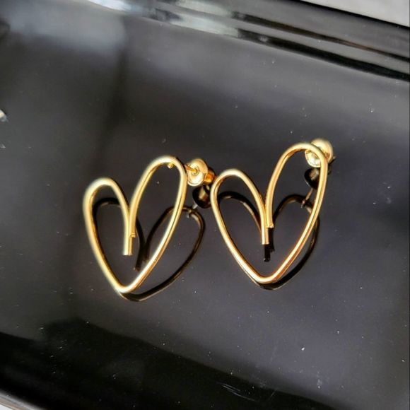 New set earrings gold tone hearts - Picture 2 of 4